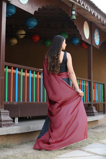 SHYAMIKA Maslin Digital Geometric Printed Red & Black Saree with Blouse