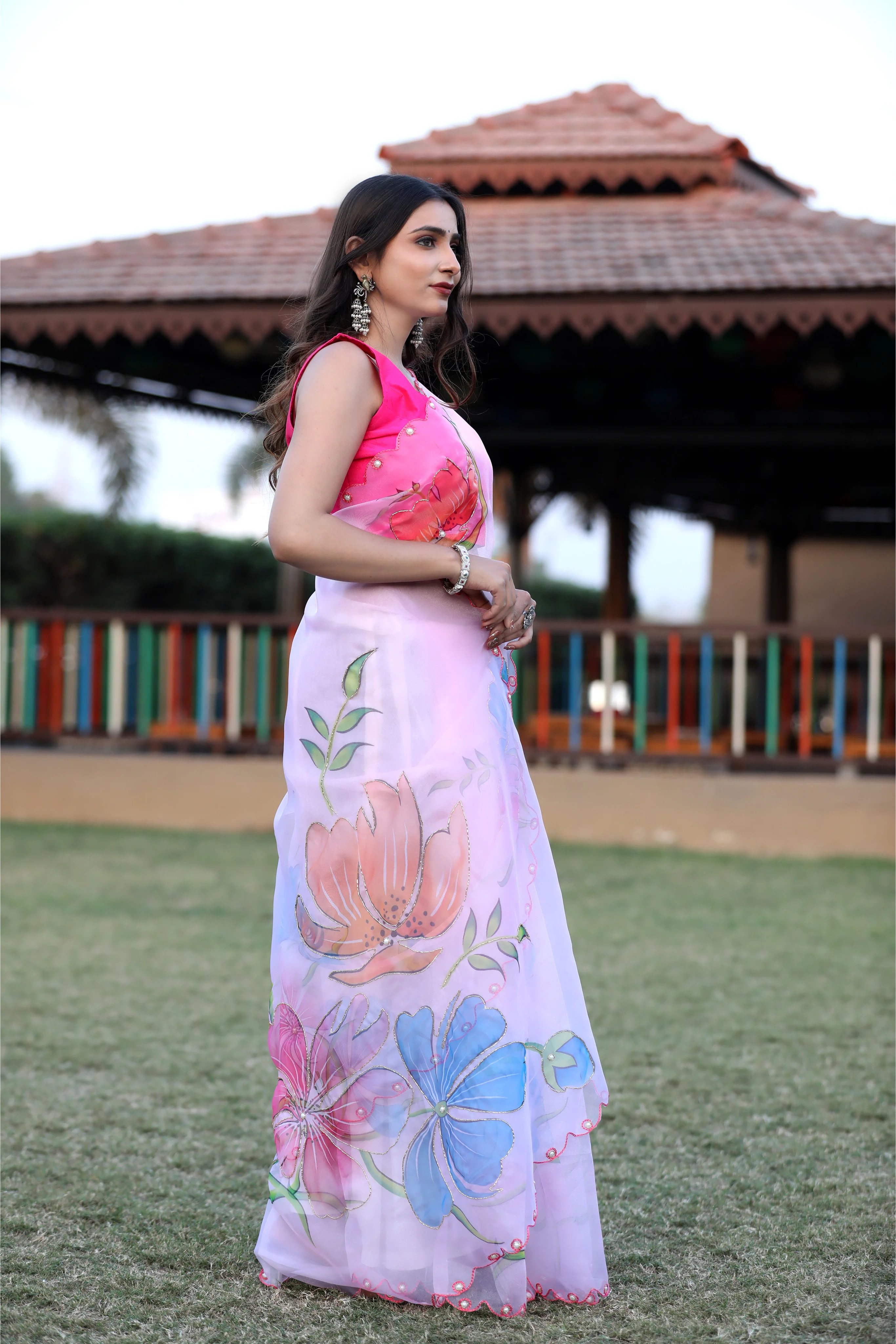 SHYAMIKA Linen Digital Flower Print white pink Saree with Blouse