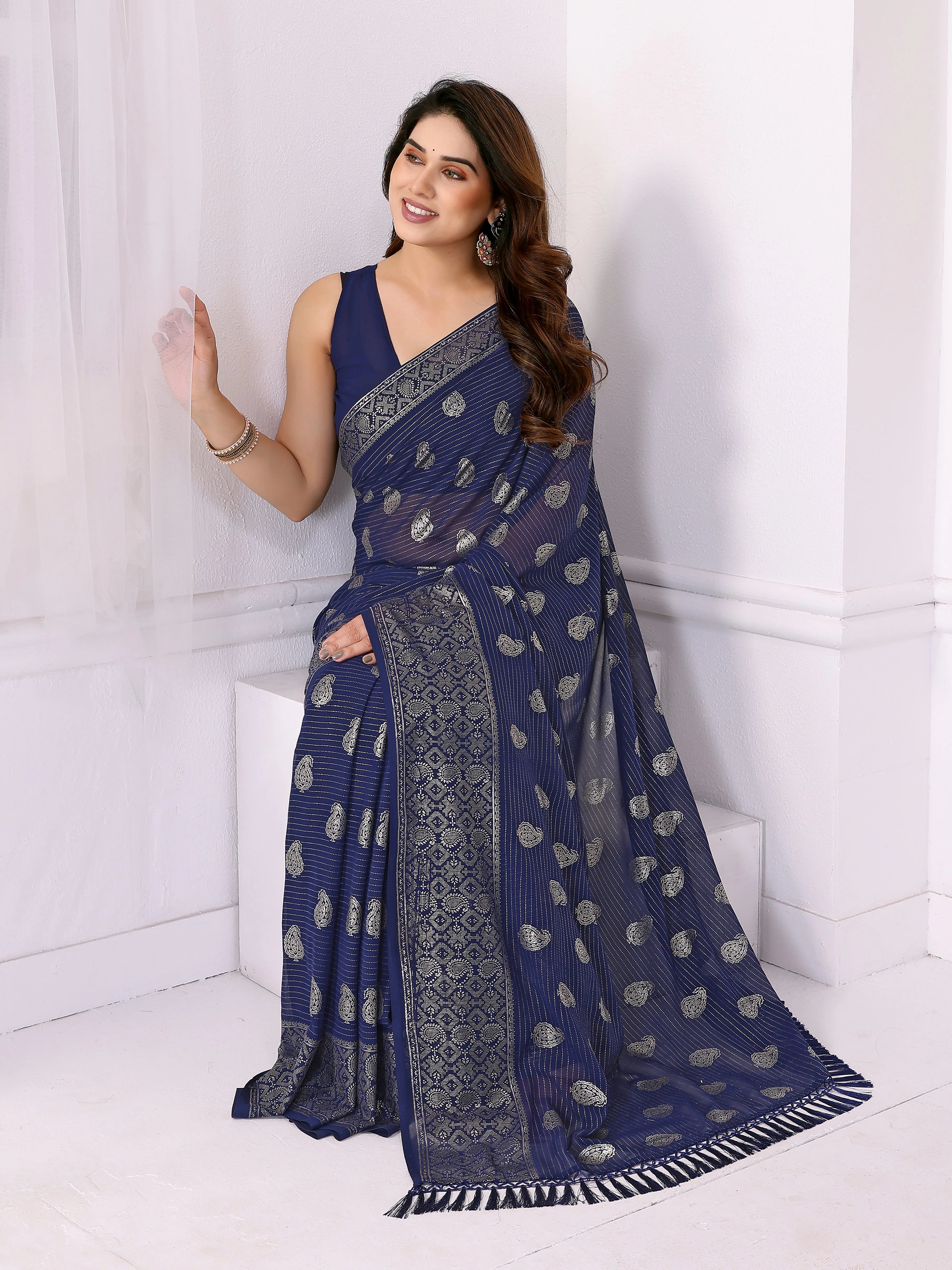 SHYAMIKA Georgette Plain Saree with Foil Work & Lace Blouse
