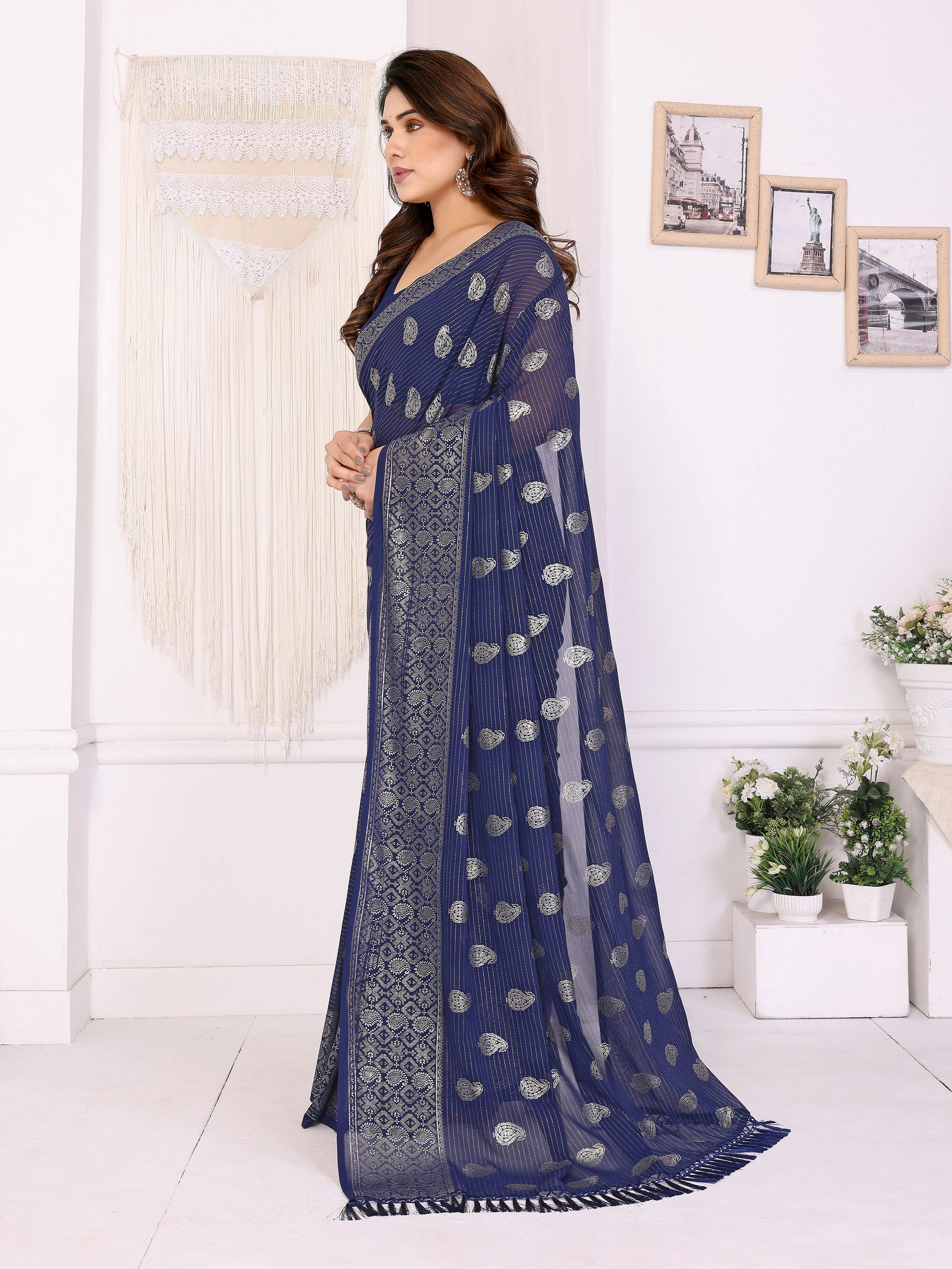 SHYAMIKA Georgette Plain Saree with Foil Work & Lace Blouse
