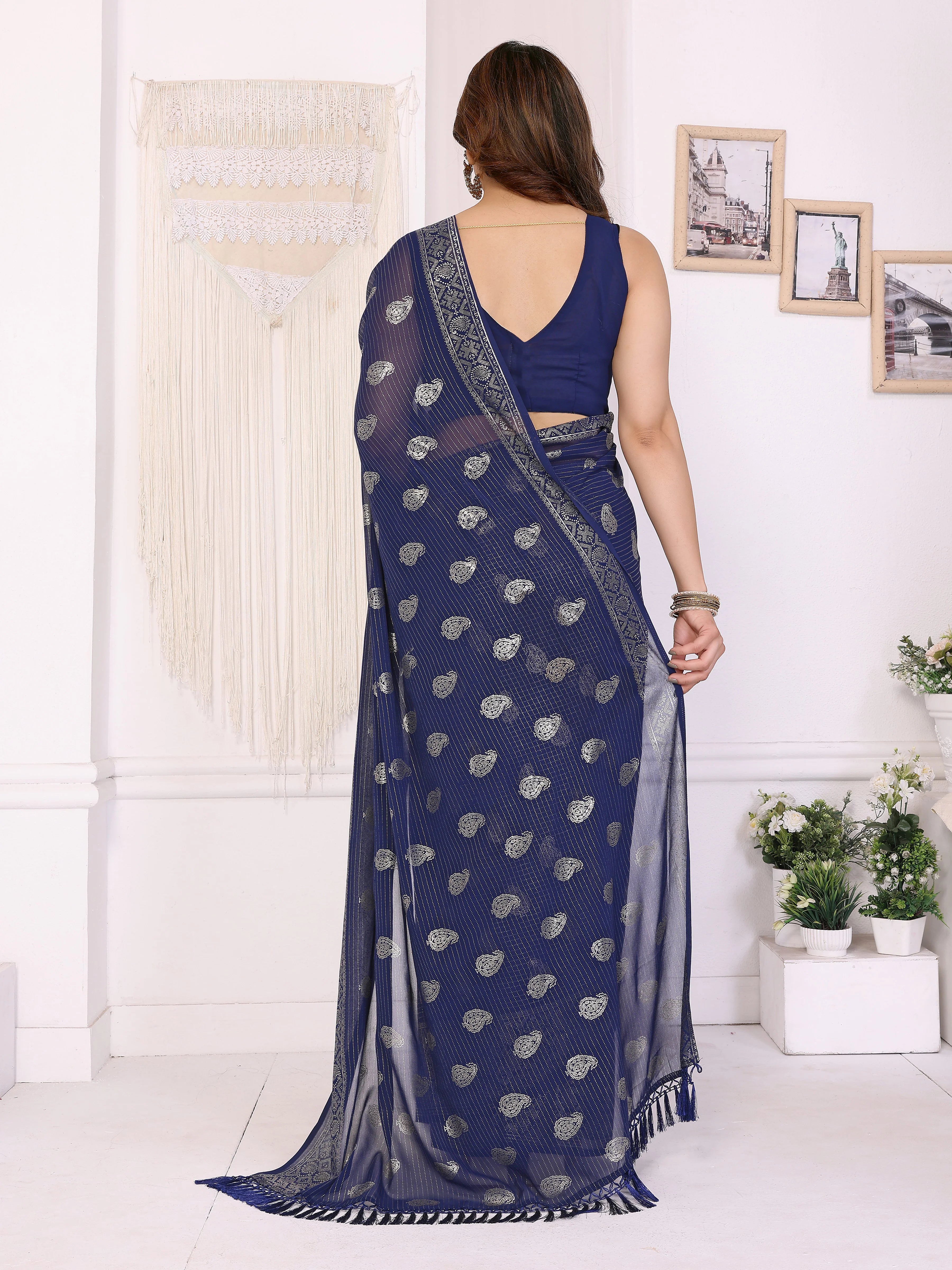 SHYAMIKA Georgette Plain Saree with Foil Work & Lace Blouse