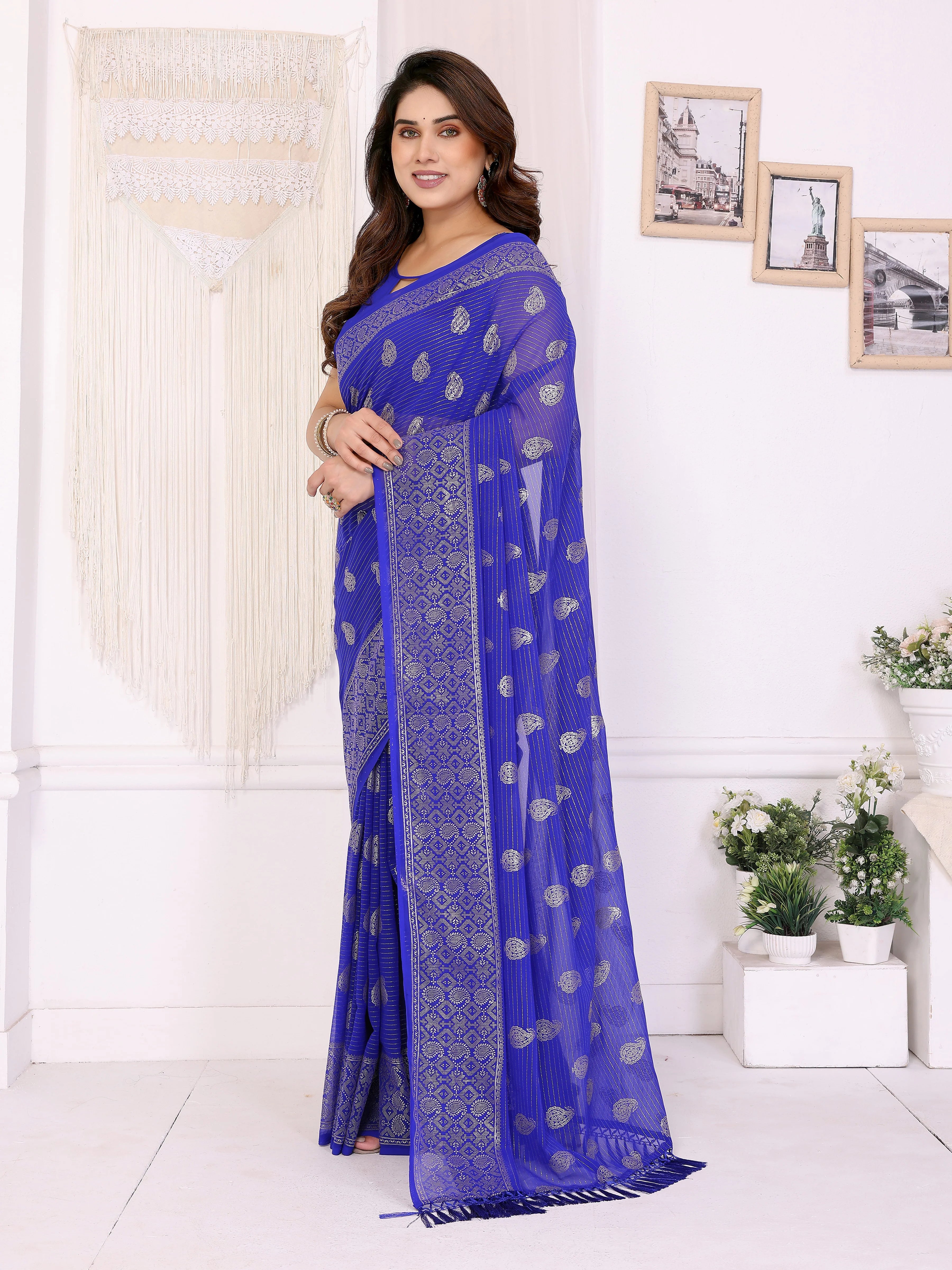 SHYAMIKA Georgette Plain Saree with Foil Work & Lace Blouse