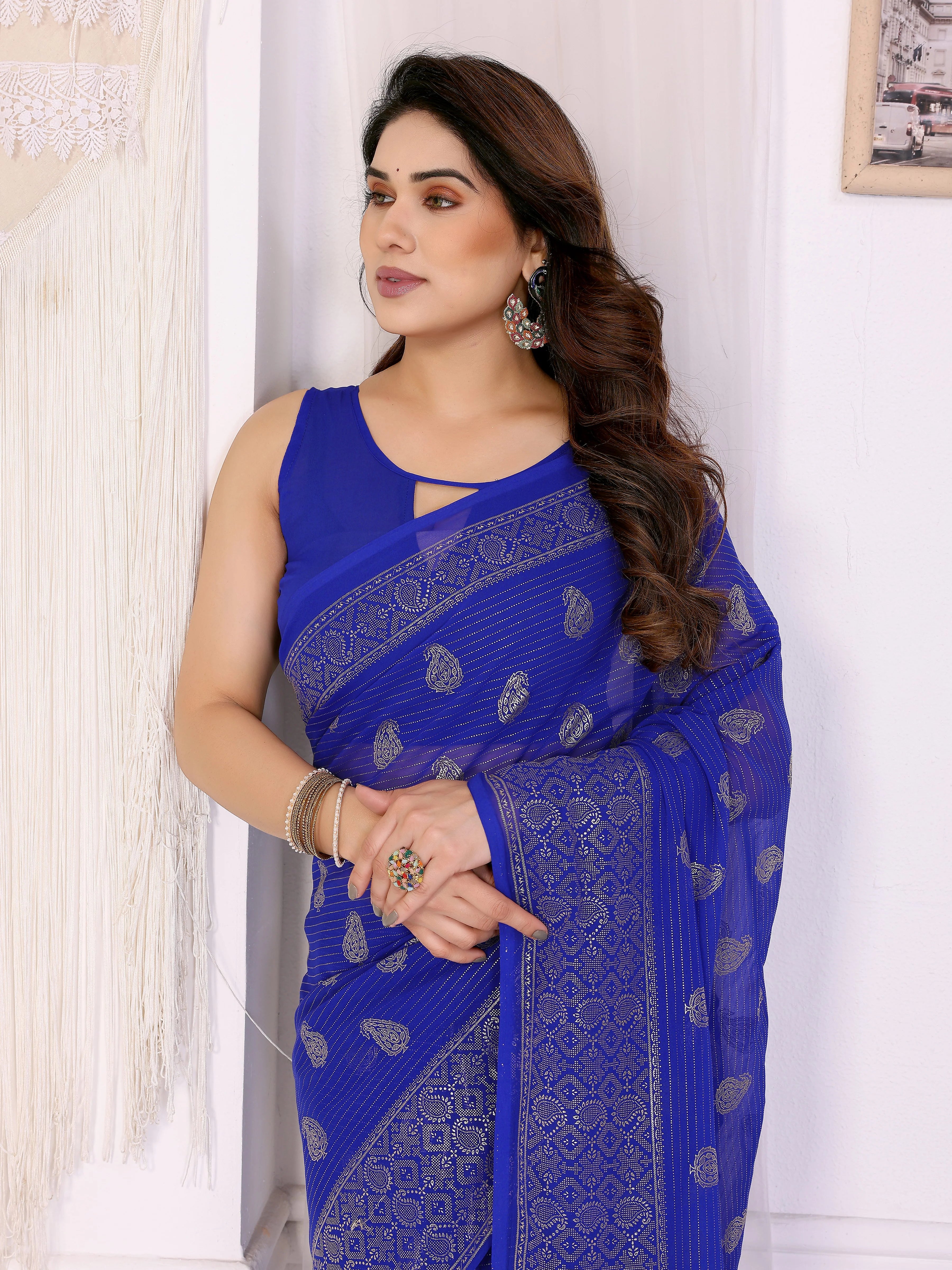 SHYAMIKA Georgette Plain Saree with Foil Work & Lace Blouse