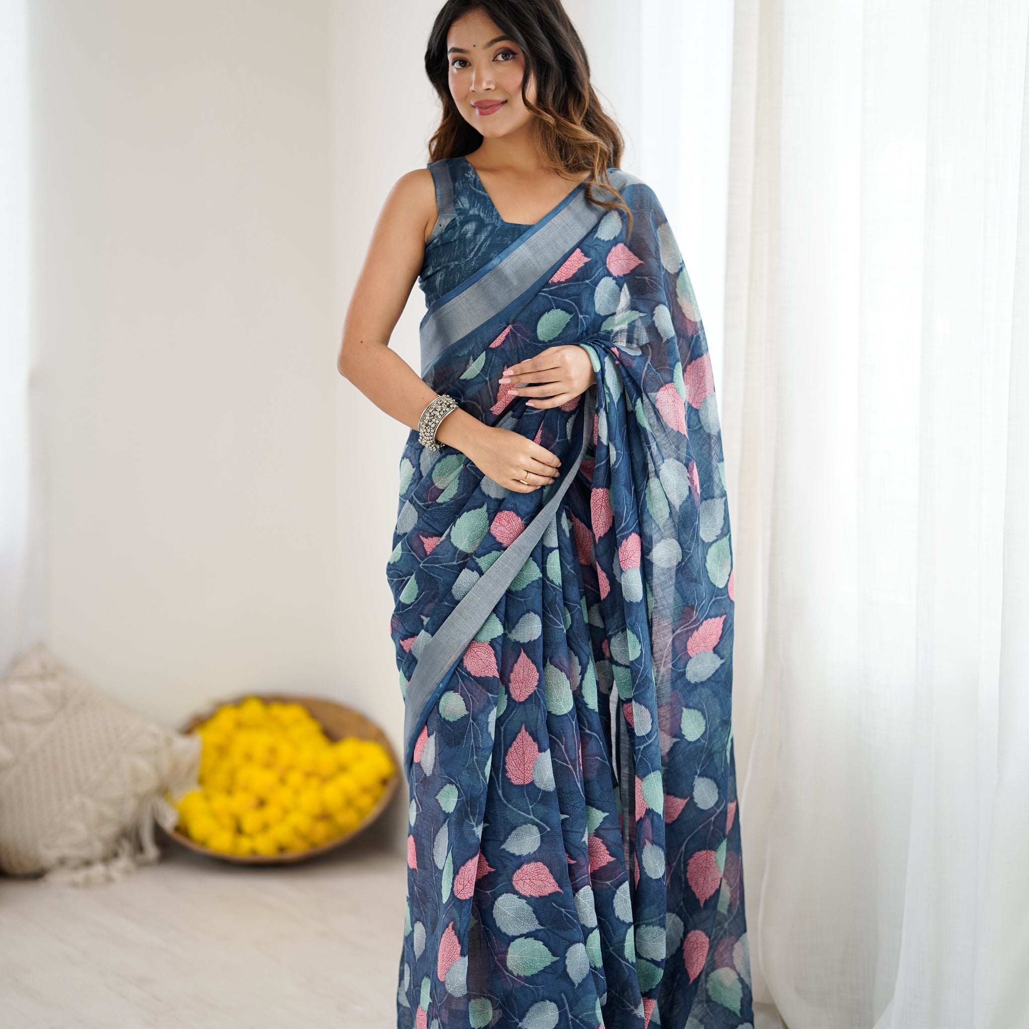 SHYAMIKA Linen Patta Printed Saree with Blouse