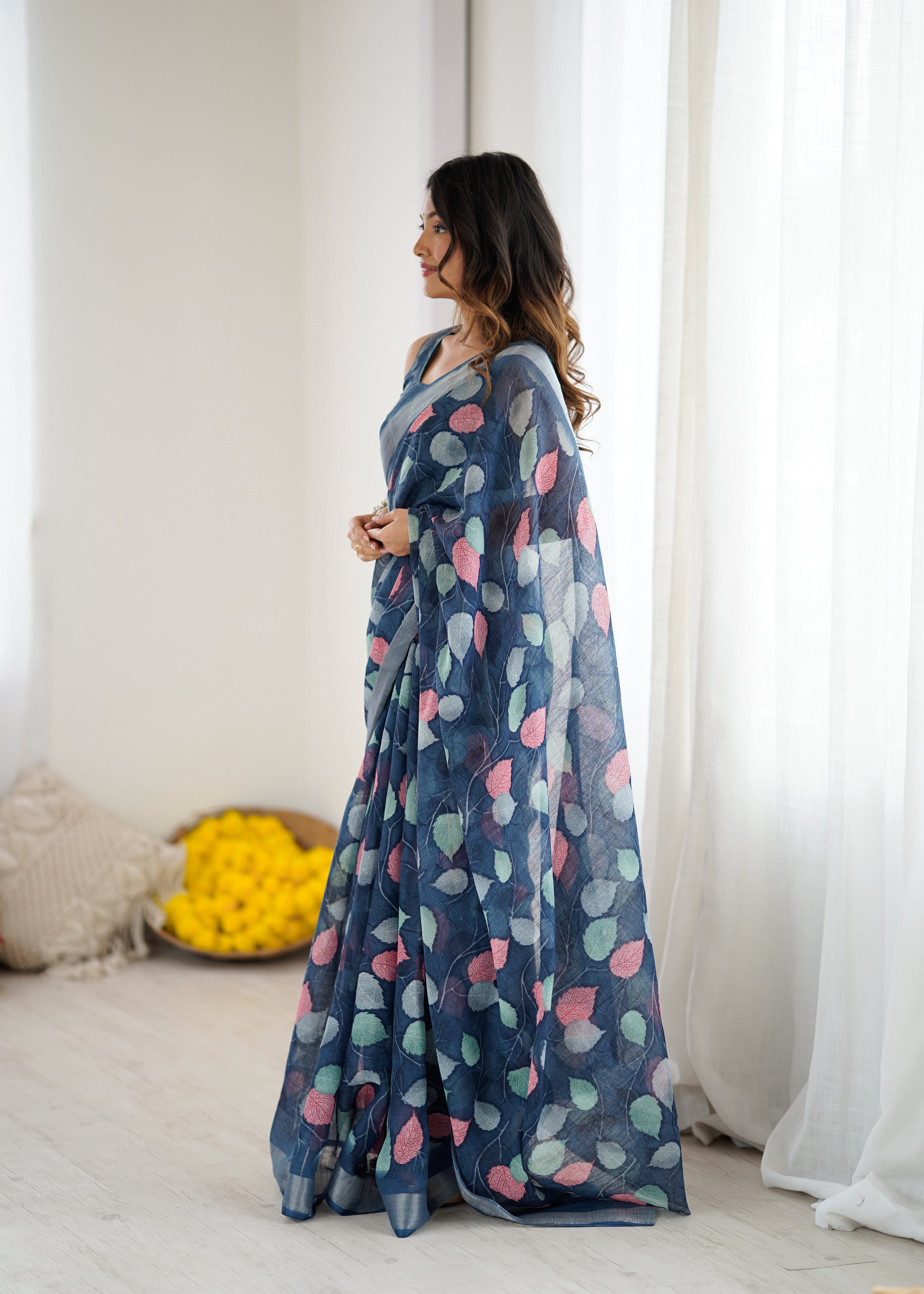 SHYAMIKA Linen Patta Printed Saree with Blouse