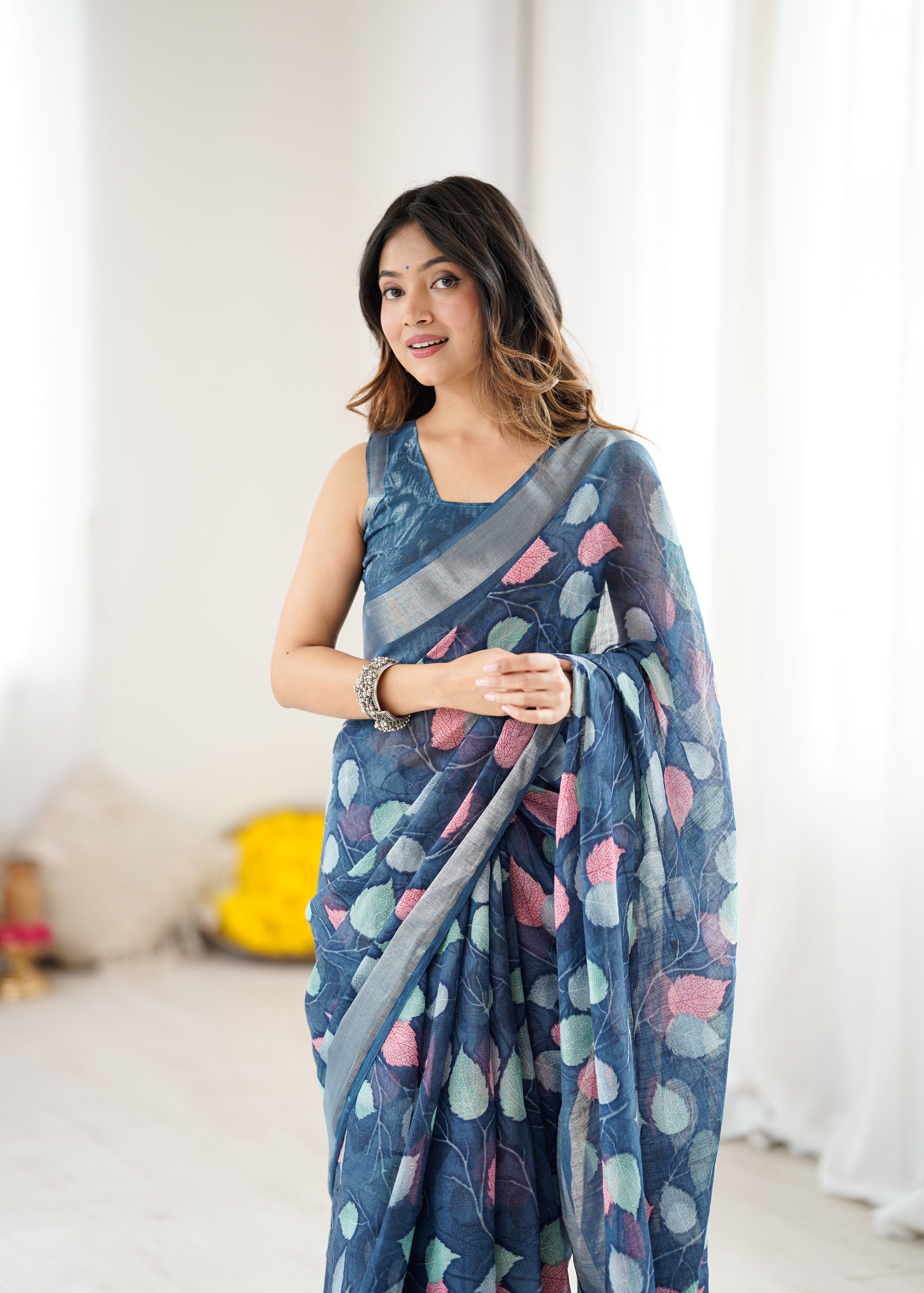 SHYAMIKA Linen Patta Printed Saree with Blouse