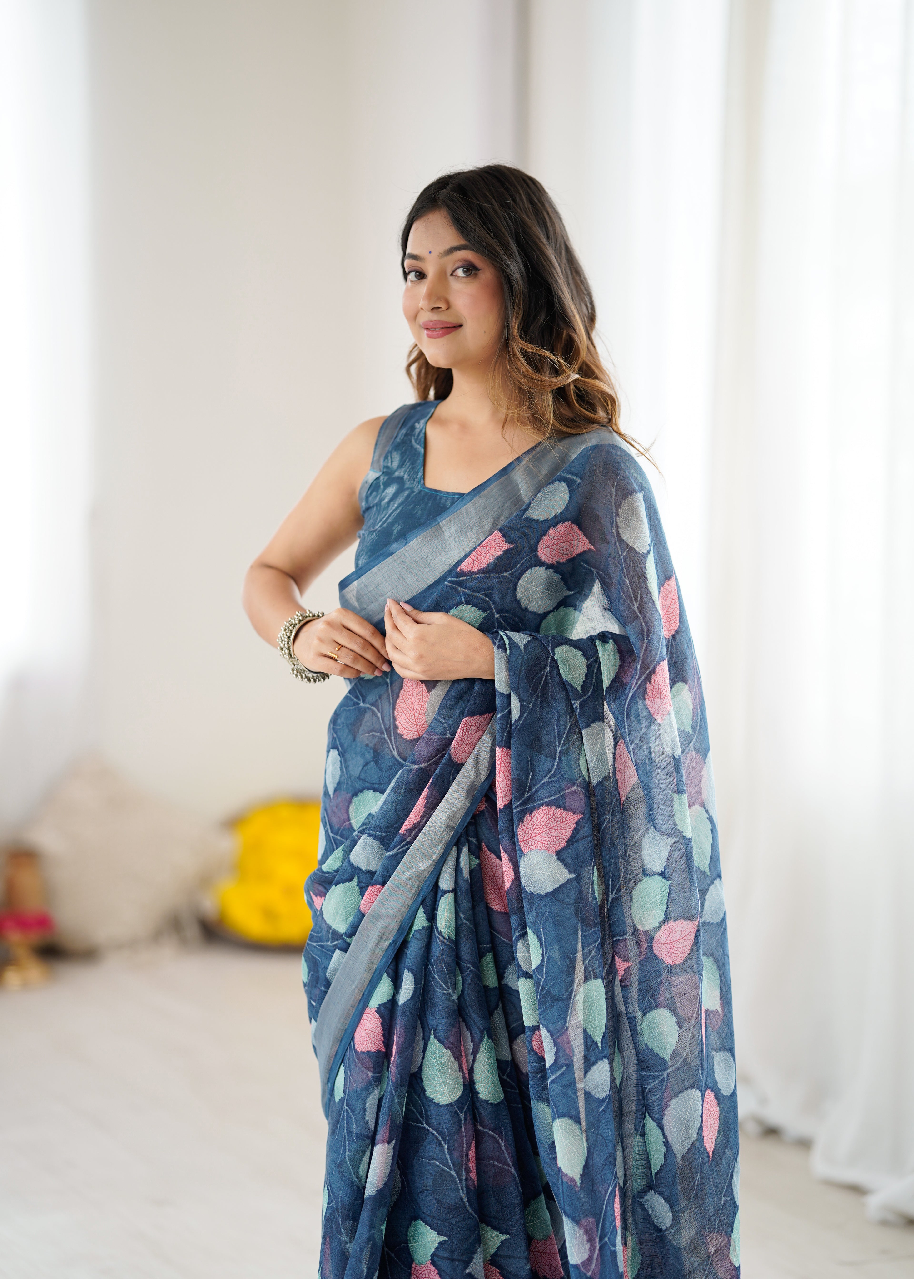 SHYAMIKA Linen Patta Printed Saree with Blouse