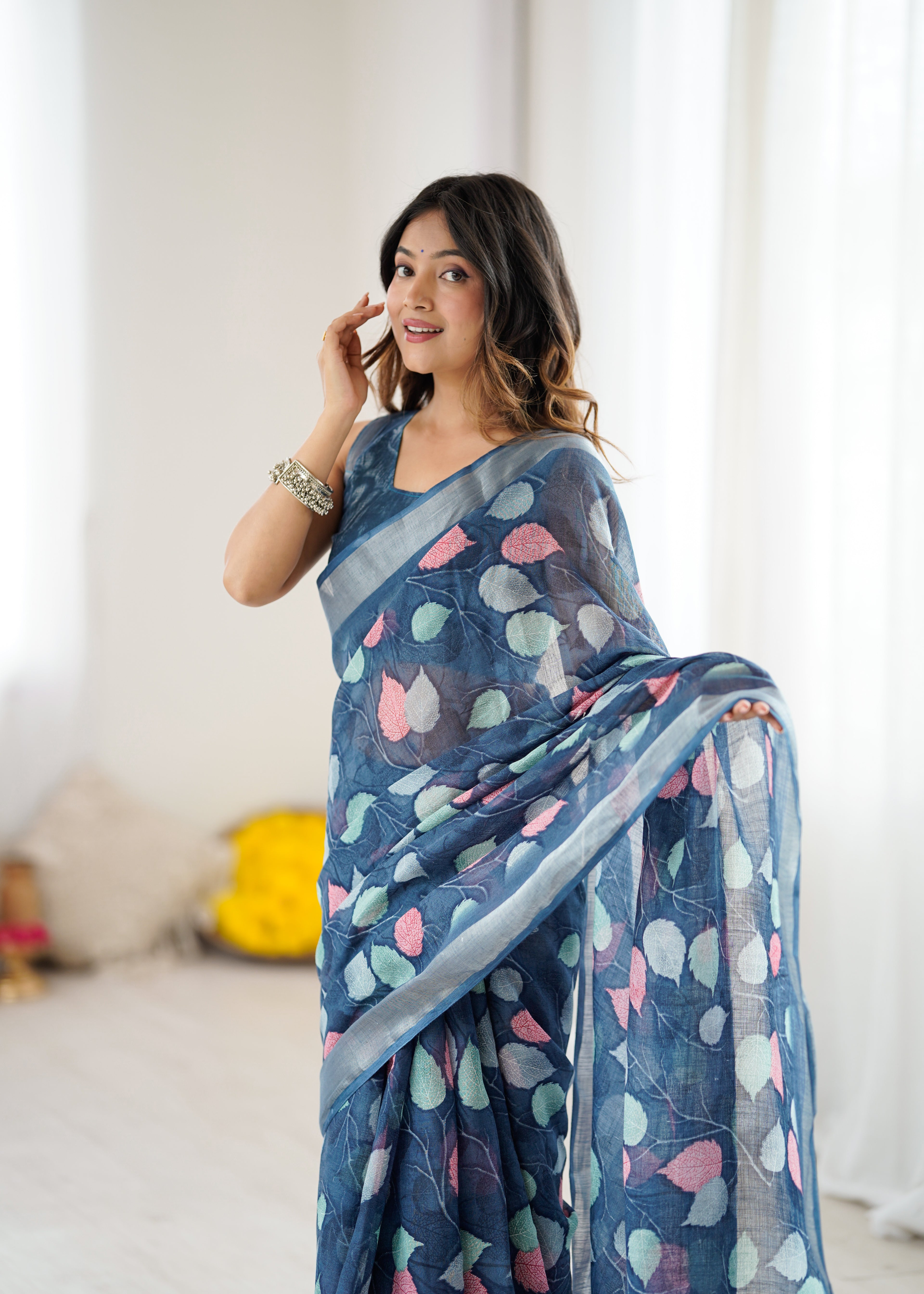 SHYAMIKA Linen Patta Printed Saree with Blouse