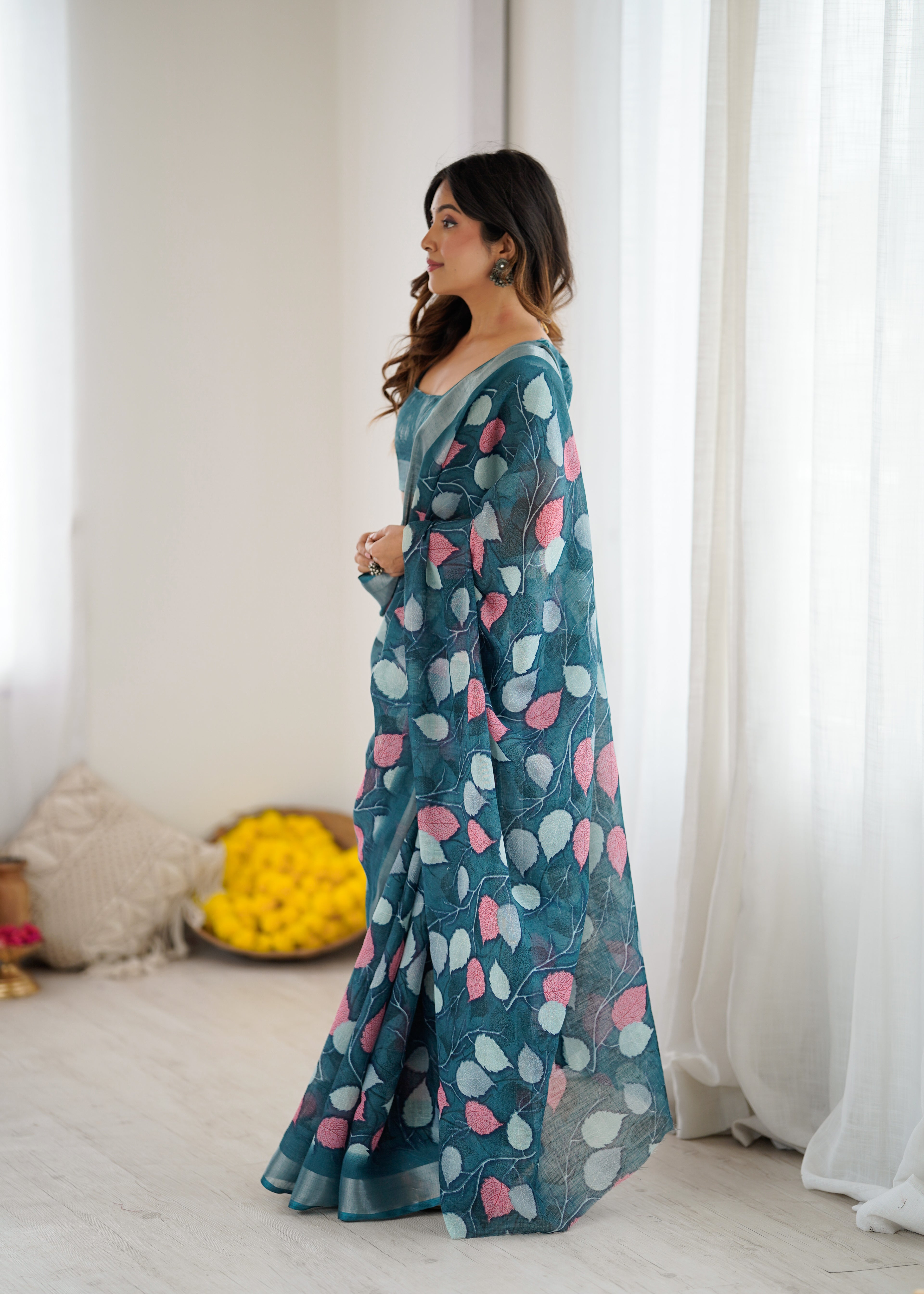 SHYAMIKA Linen Patta Printed Saree with Blouse