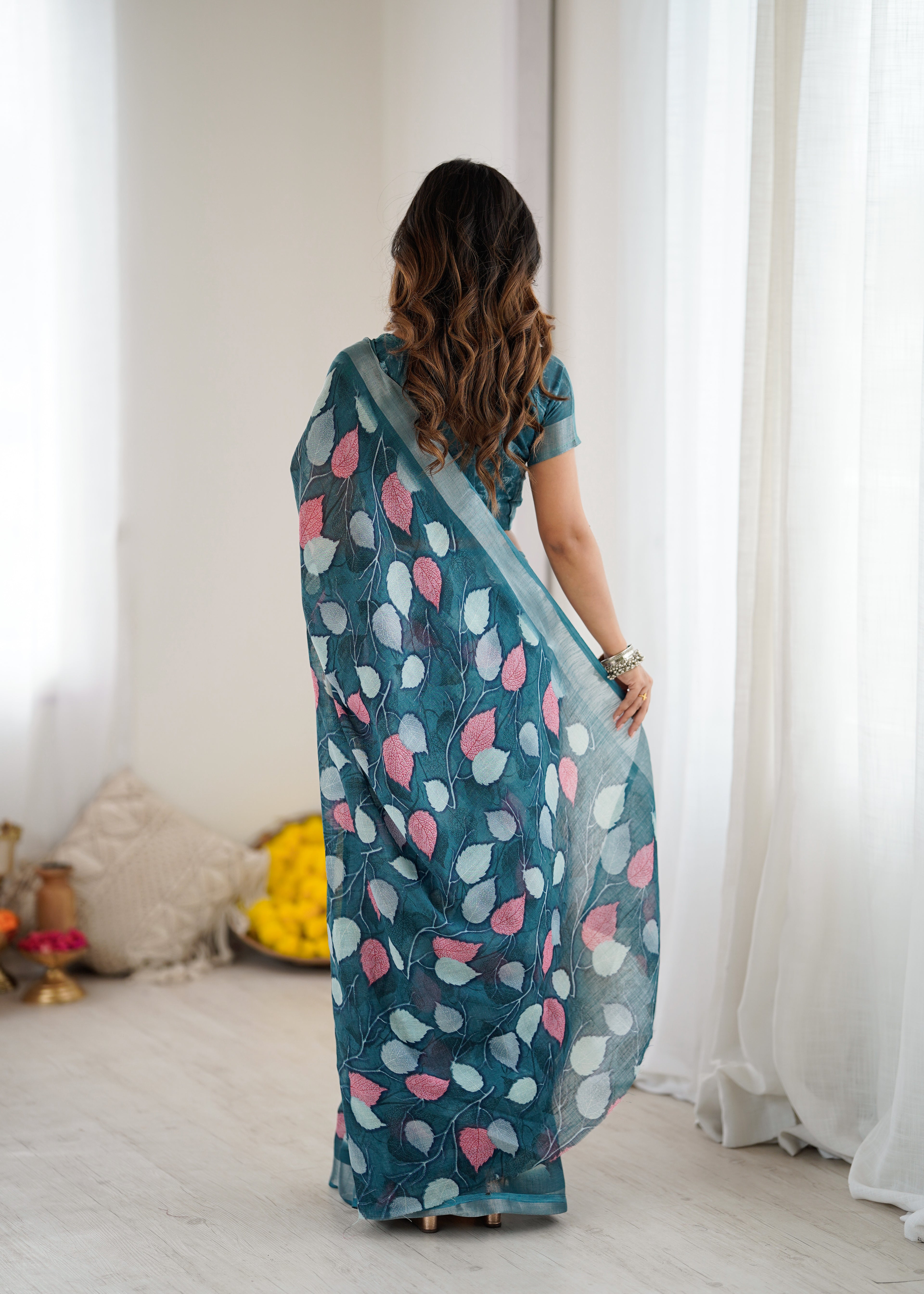 SHYAMIKA Linen Patta Printed Saree with Blouse