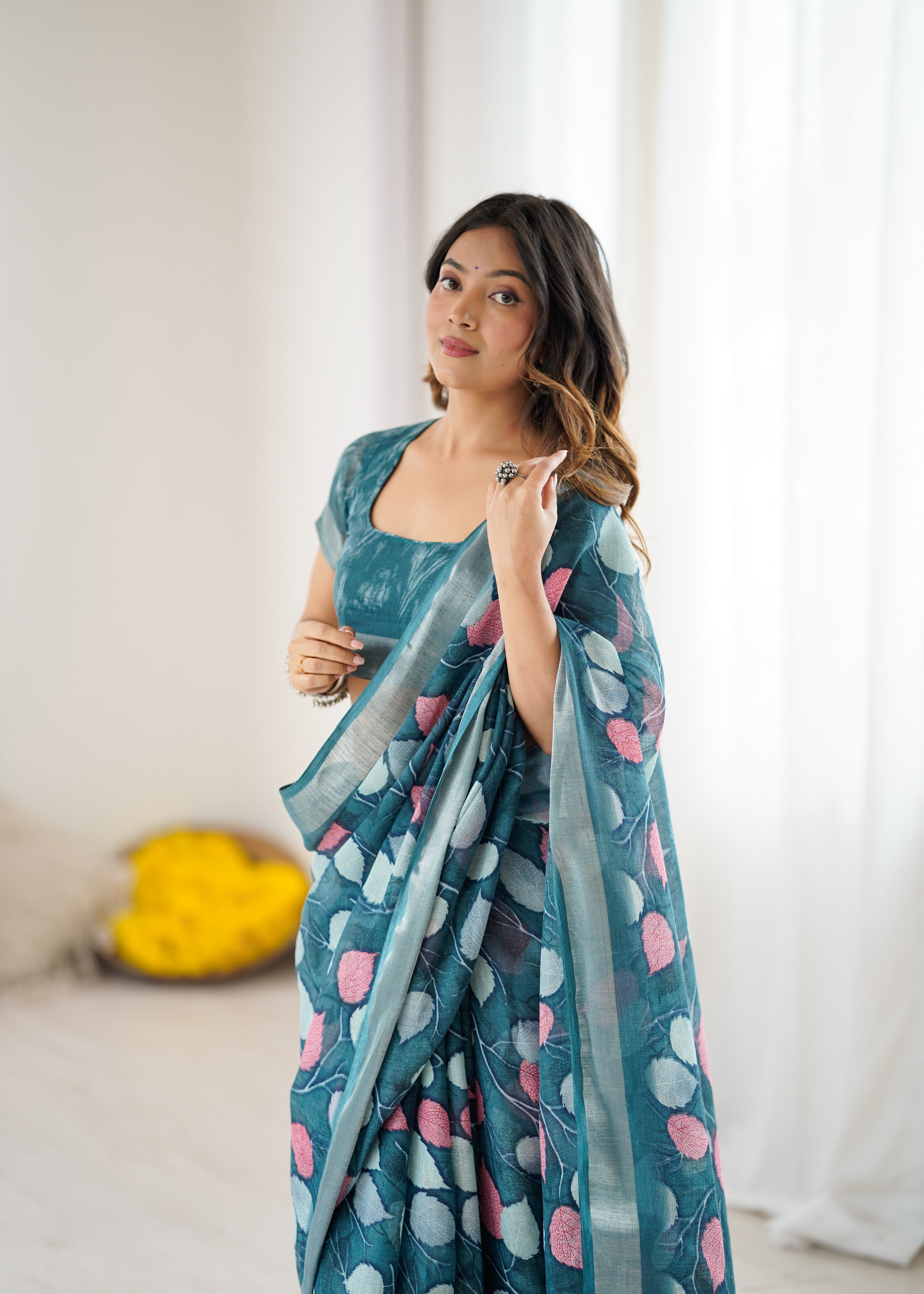 SHYAMIKA Linen Patta Printed Saree with Blouse