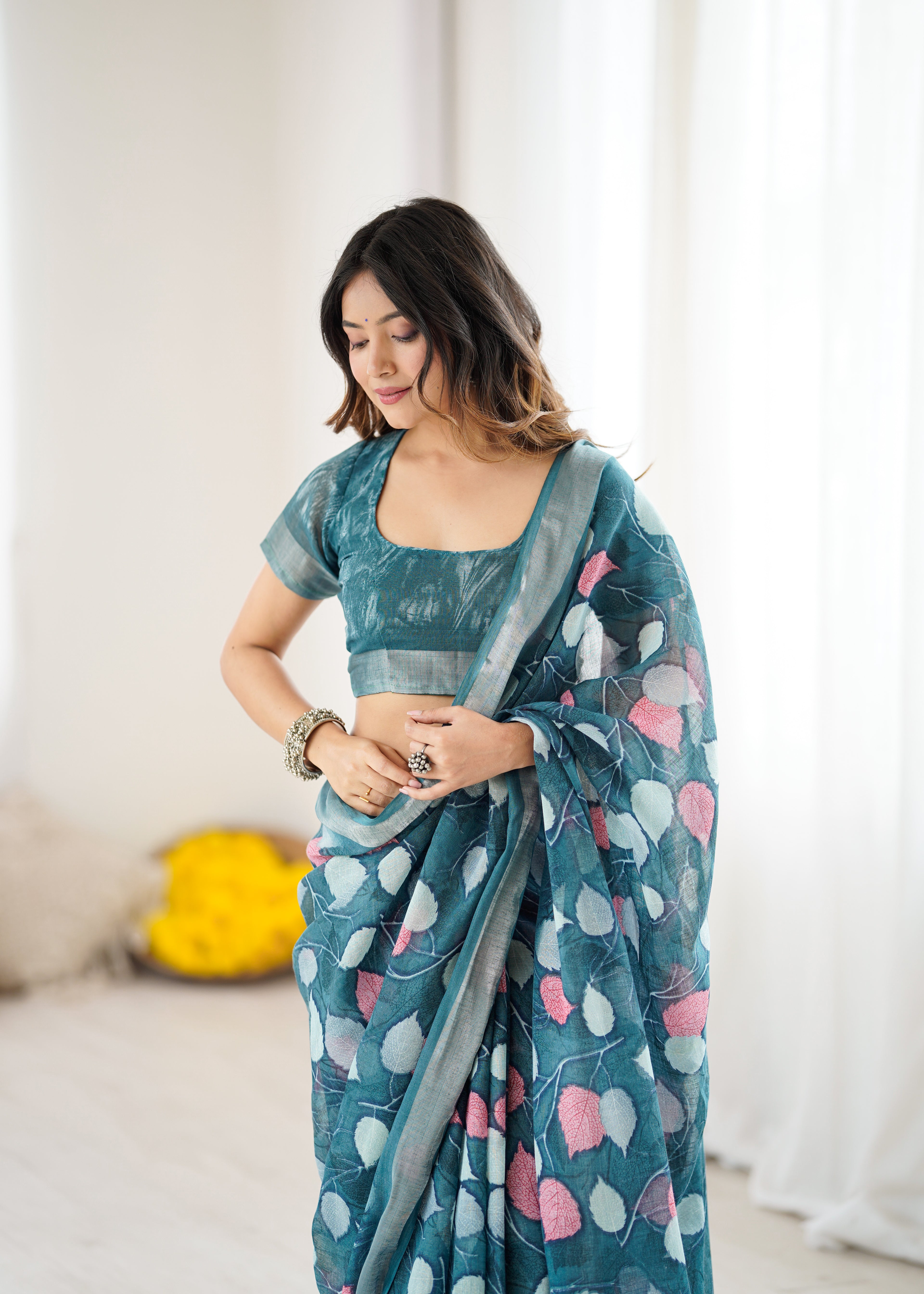 SHYAMIKA Linen Patta Printed Saree with Blouse