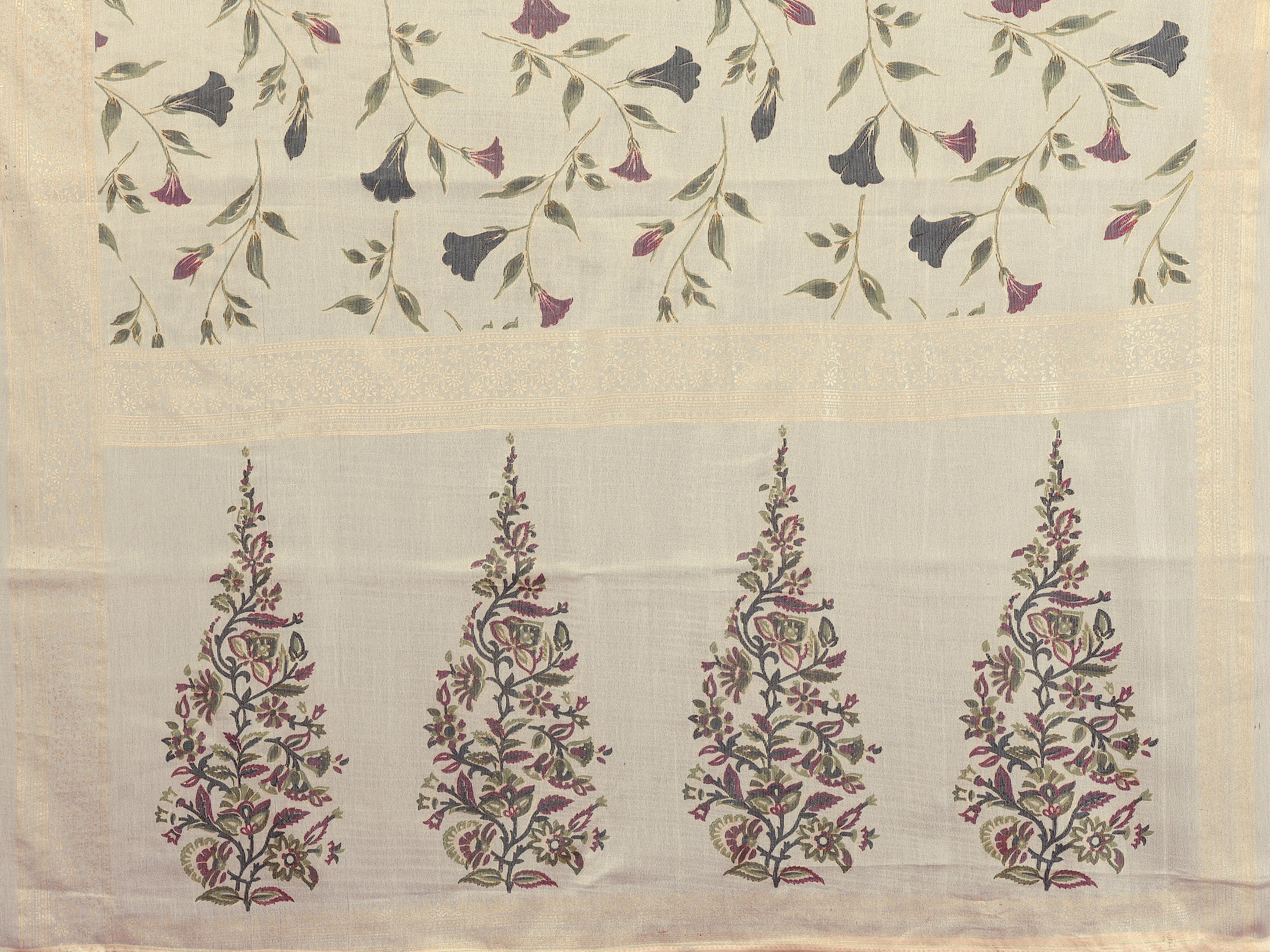 SHYAMIKA Chiffon Brasso Printed Saree with Foil Work & Embroidered Blouse