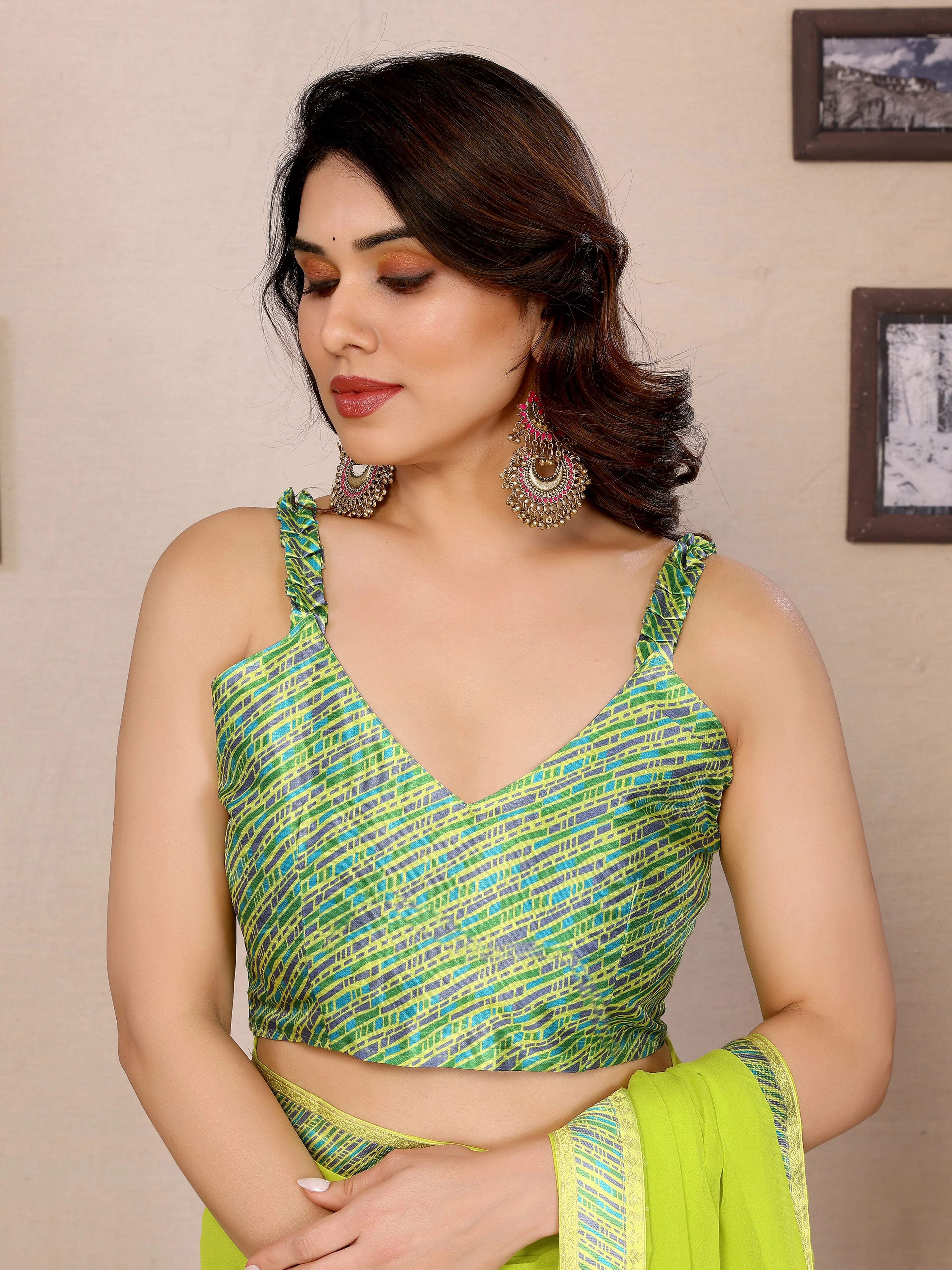 SHYAMIKA Georgette Plain Saree with Digital Print Lace & Blouse
