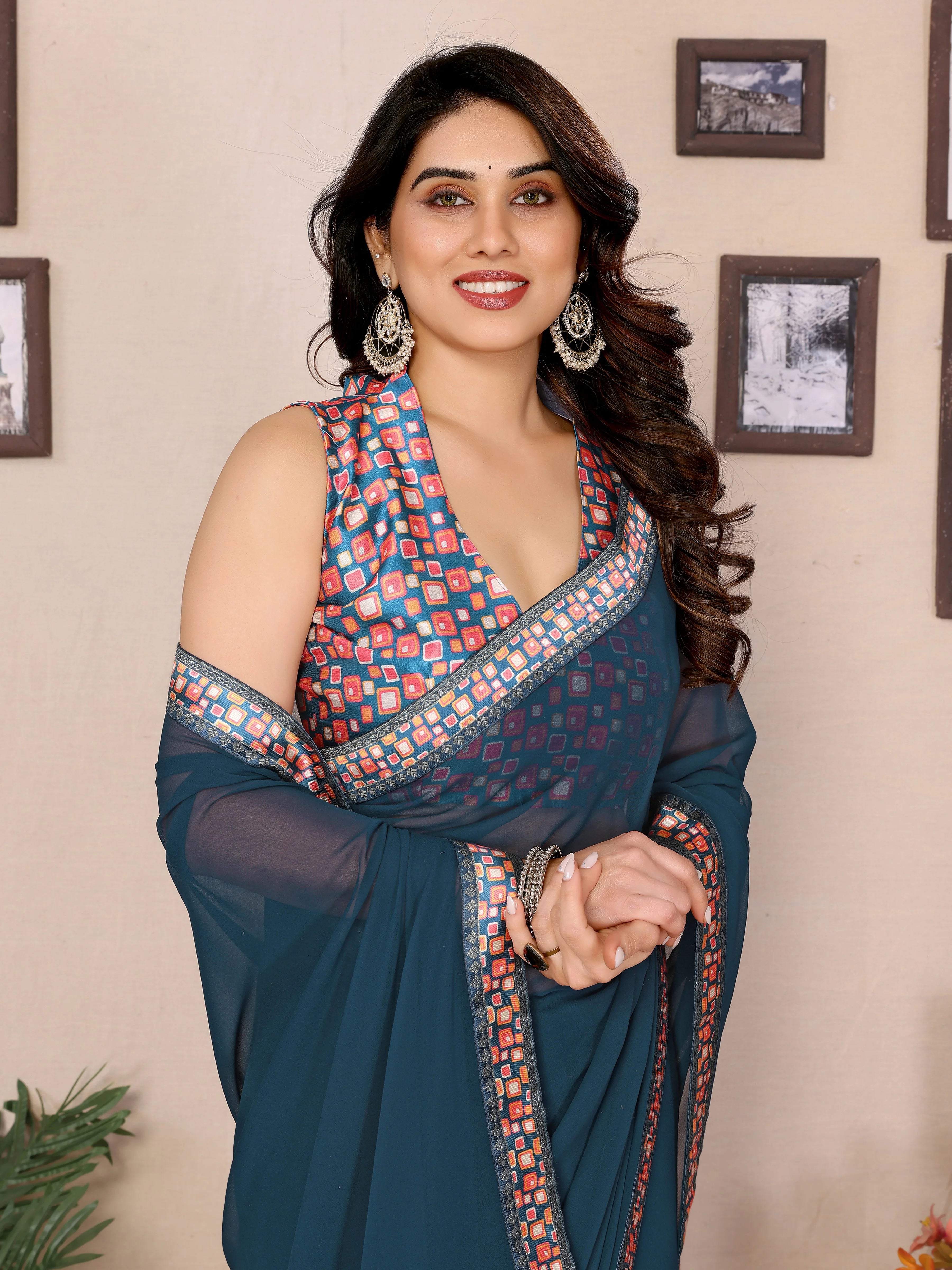 SHYAMIKA Georgette Plain Saree with Digital Print Lace & Blouse