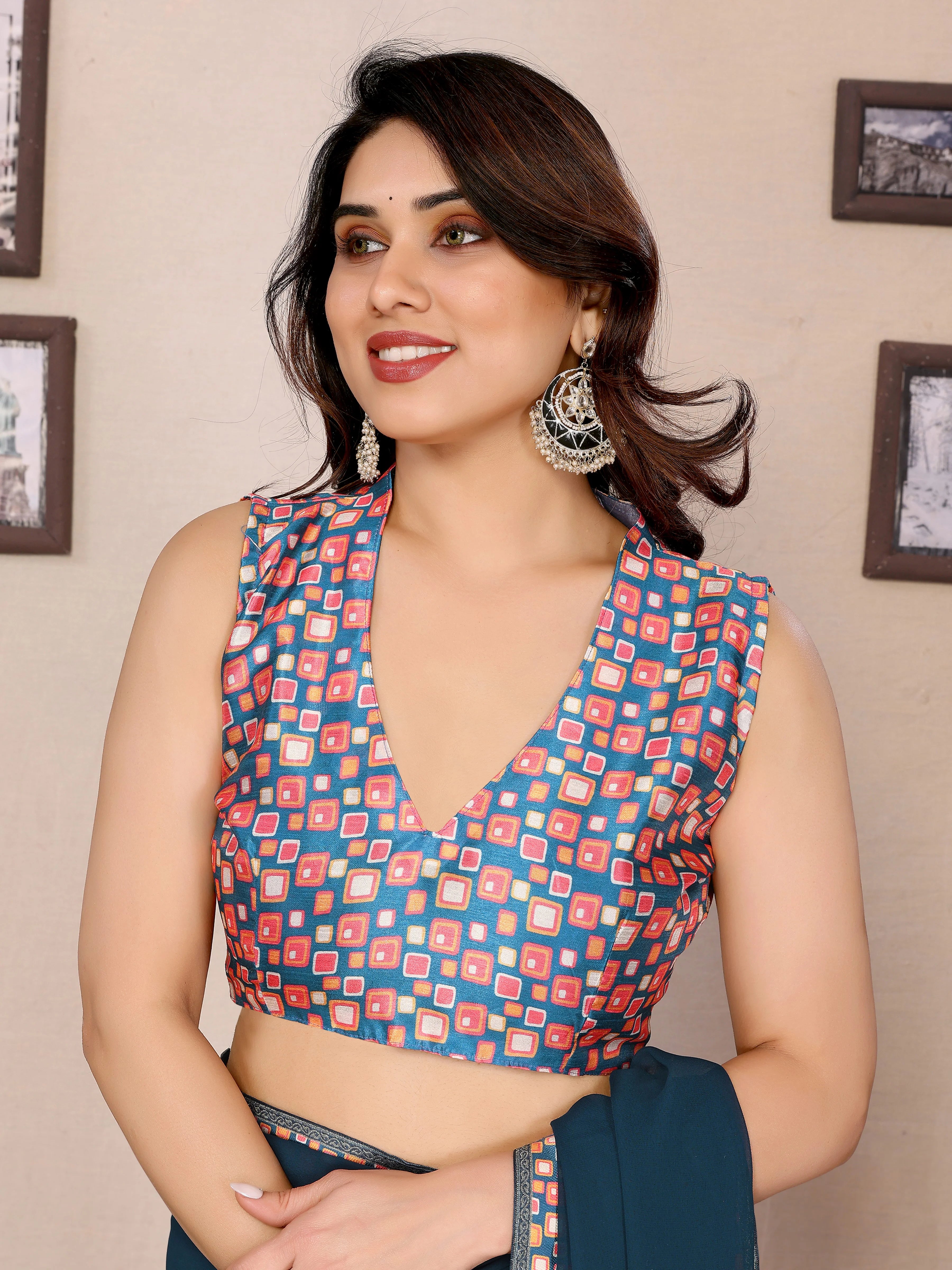 SHYAMIKA Georgette Plain Saree with Digital Print Lace & Blouse