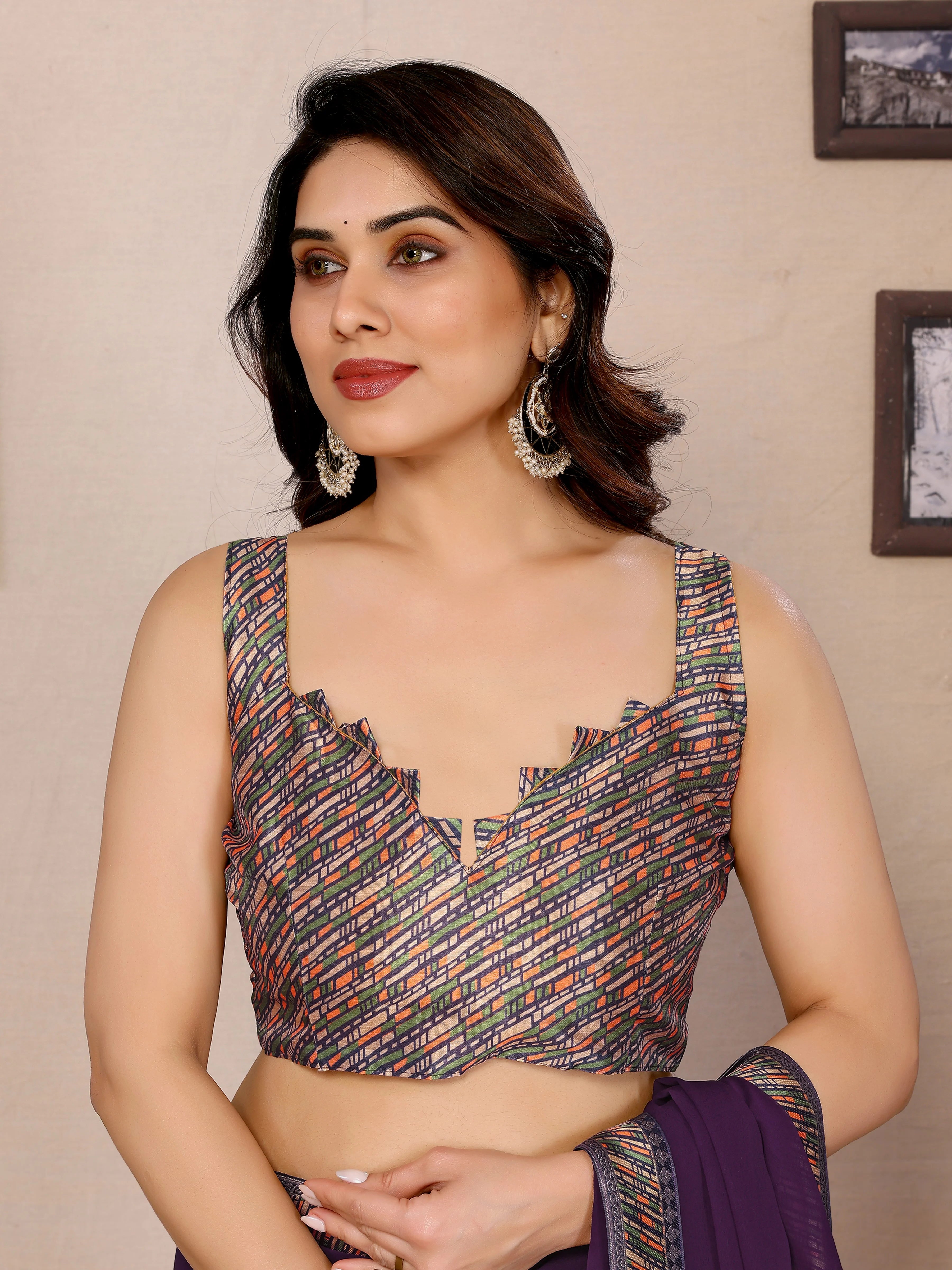 SHYAMIKA Georgette Plain Saree with Digital Print Lace & Blouse