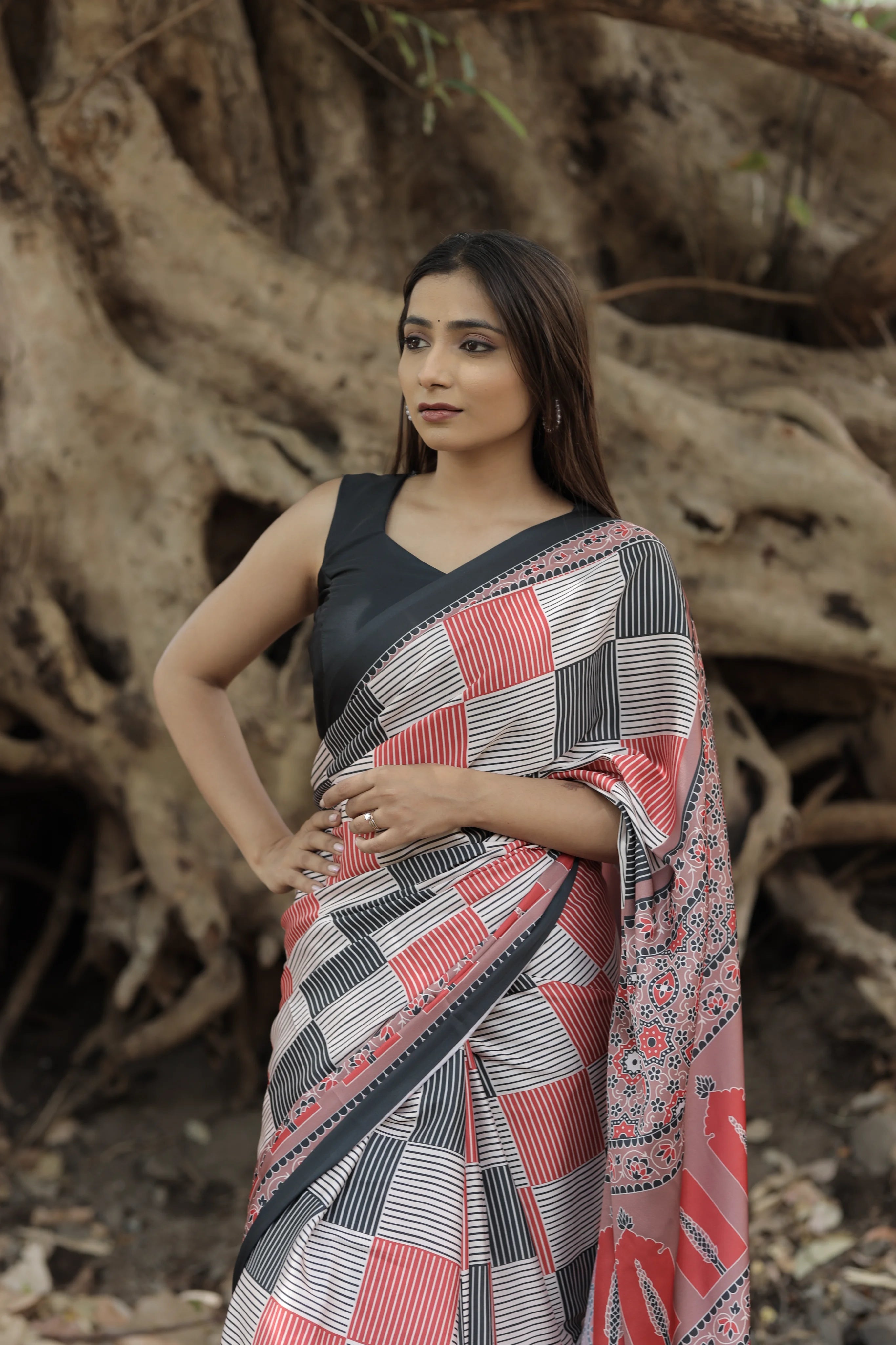 SHYAMIKA Japan Satin Bold Line & Ethnic Digital Print Saree with Blouse