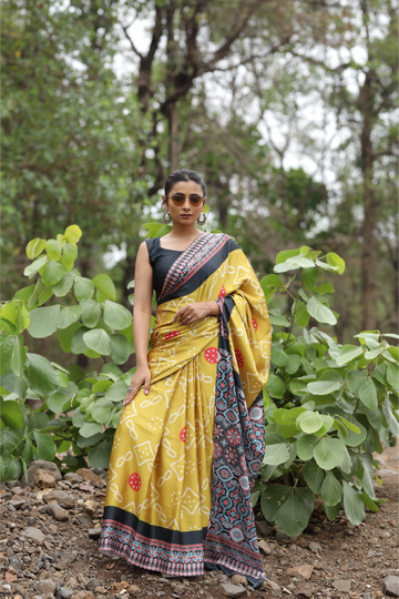 SHYAMIKA Japan Satin Bandhani Digital Print Saree with Blouse