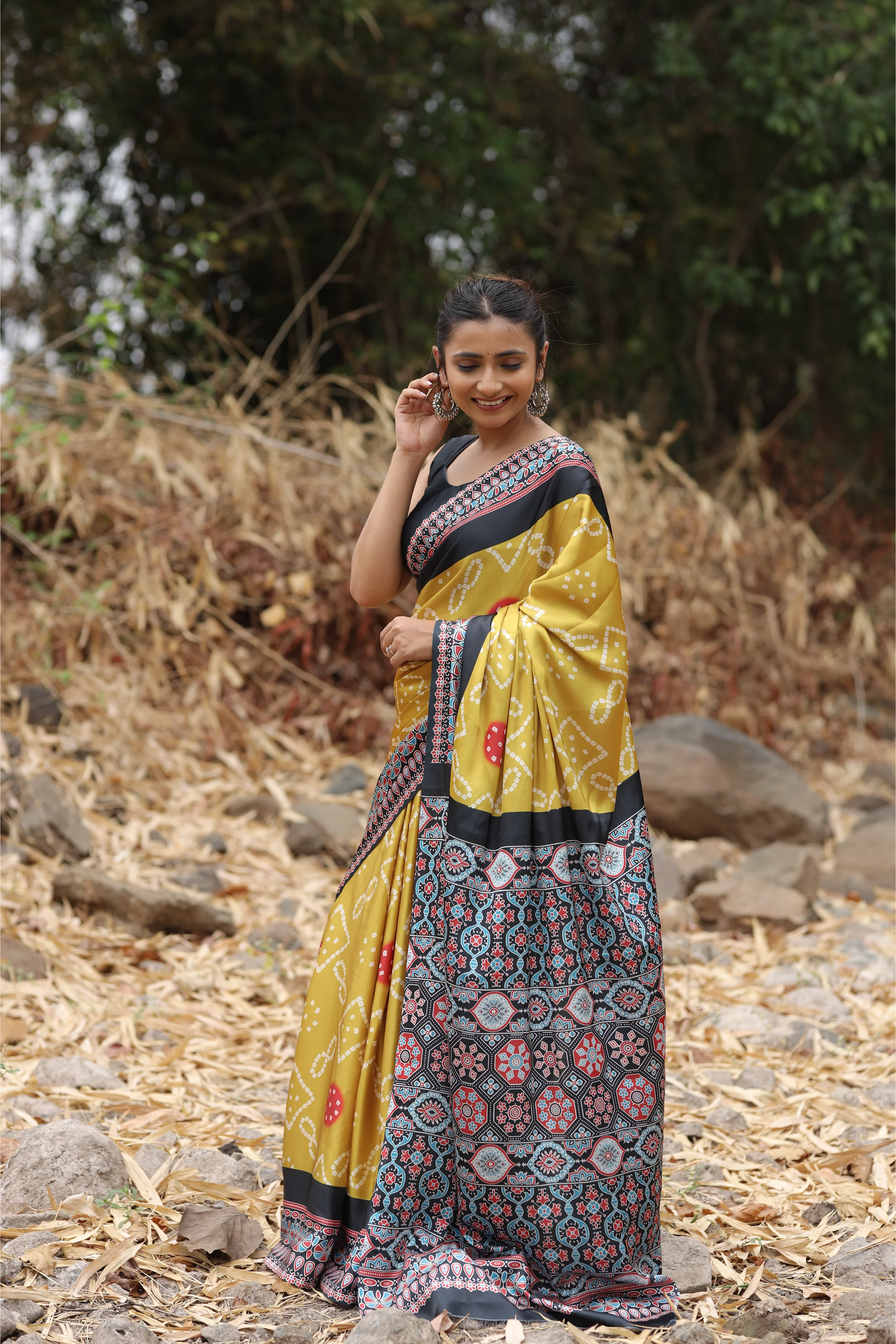 SHYAMIKA Japan Satin Bandhani Digital Print Saree with Blouse