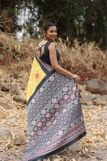 SHYAMIKA Japan Satin Bandhani Digital Print Saree with Blouse
