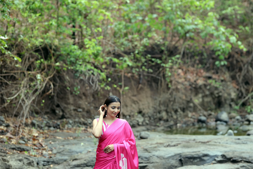 SHYAMIKA Japan Satin Bold Motif Digital Print Saree with Blouse