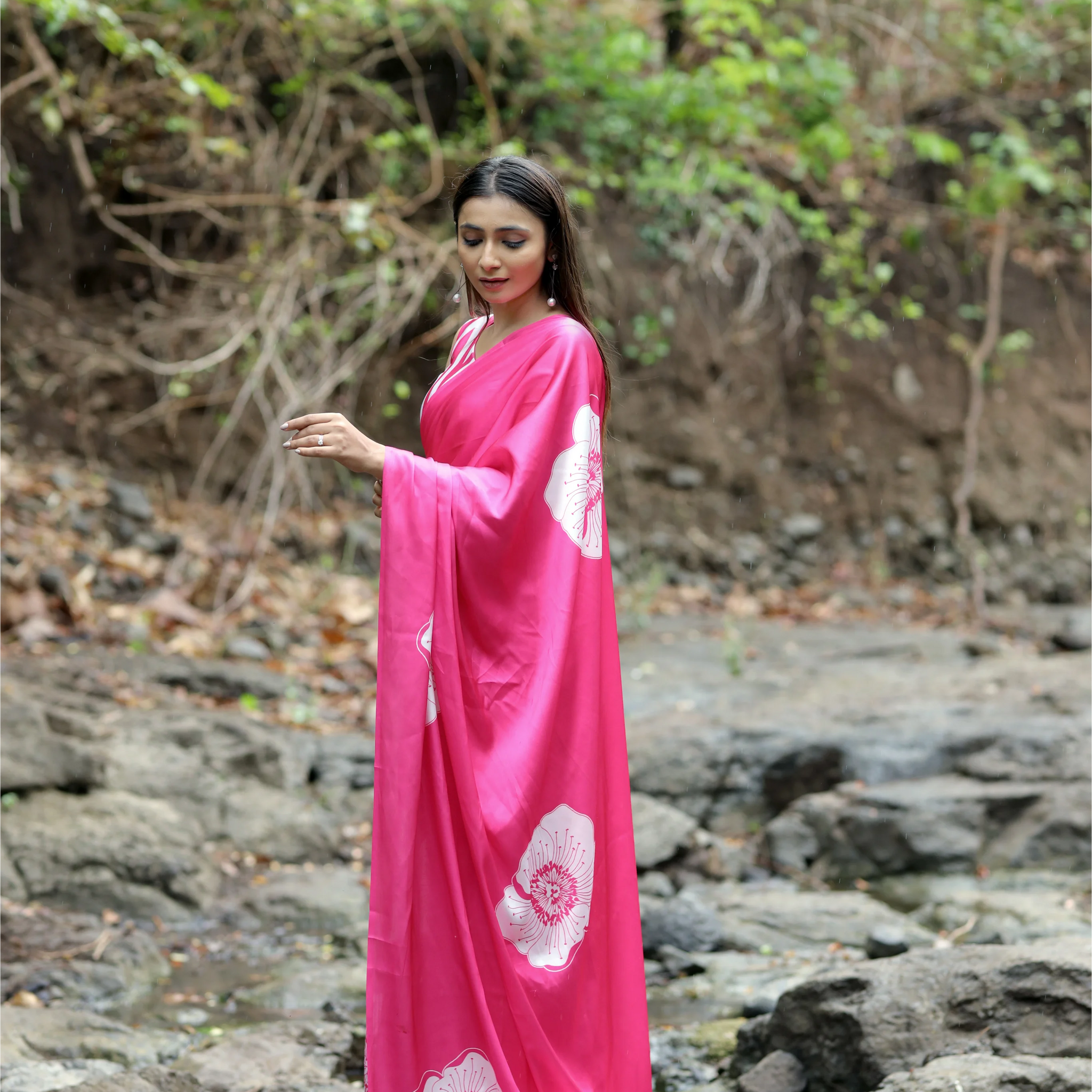 SHYAMIKA Japan Satin Bold Motif Digital Print Saree with Blouse