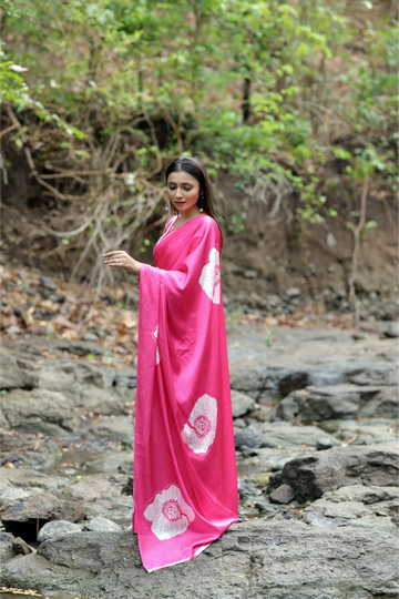 SHYAMIKA Japan Satin Bold Motif Digital Print Saree with Blouse